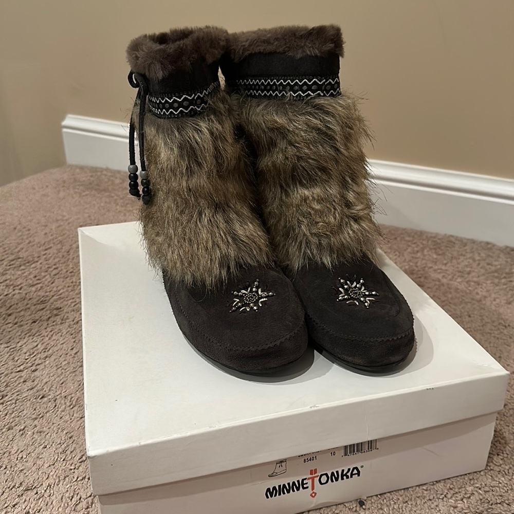 Minnetonka Smokey Grey Spokane Mulluk Boot